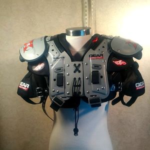 Gear Pro-tec shoulder pads. Size M 17-18 inches